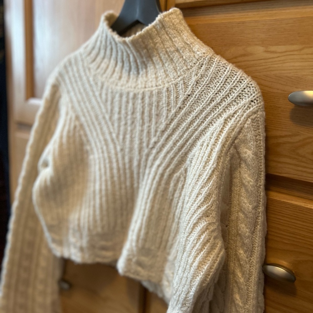✨ & Other Stories Cropped Cable Knit Sweater — Cream — Size Medium - Picture 4 of 4